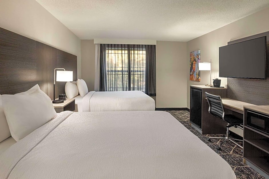 La Quinta Inn & Suites by Wyndham Lake George