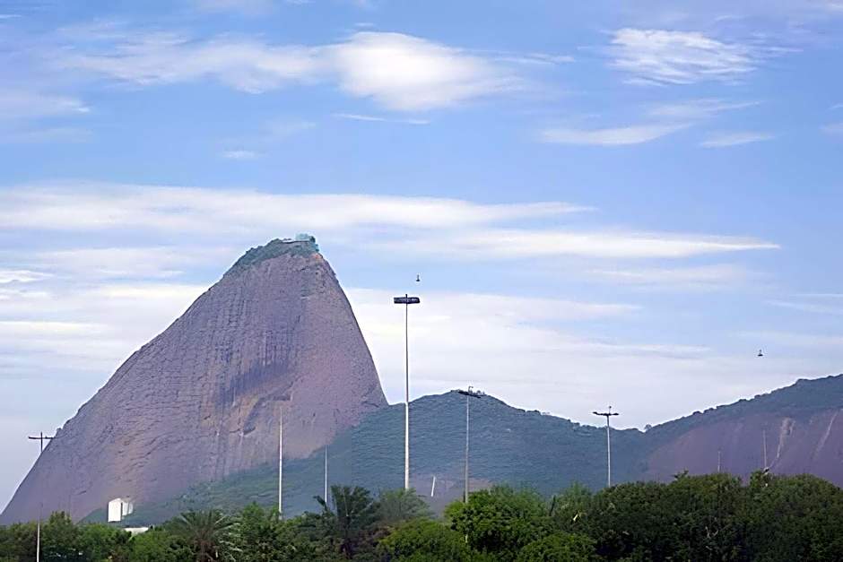 Flamengo, á 5 minutos do Aterro, frente ao Metrô