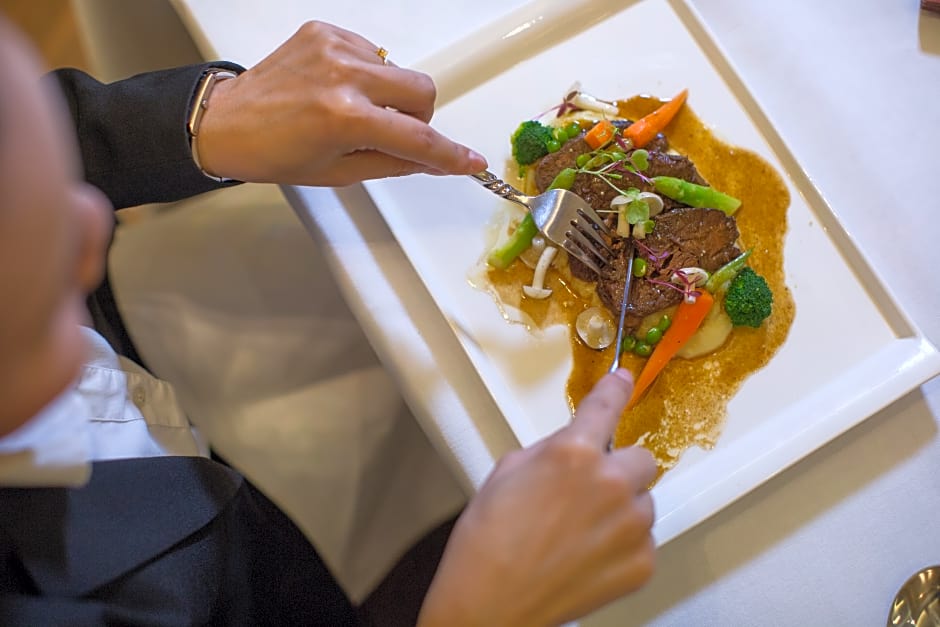 Ramada Plaza by Wyndham Bangkok Menam Riverside