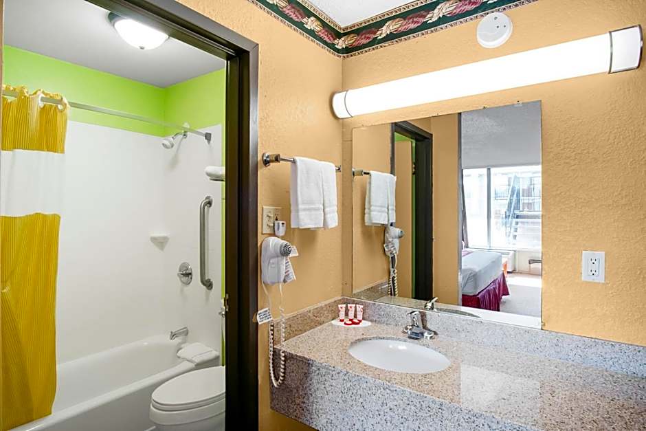 OYO Hotel Oklahoma City South I-35 and SE 29th