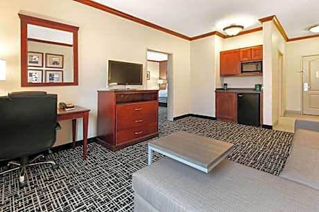One-Bedroom Family King Suite - Countryside View -  on-Smoking