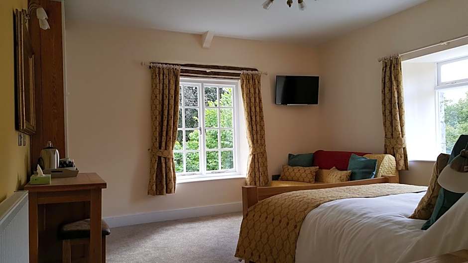 Pontyclerc Farm House Bed and Breakfast