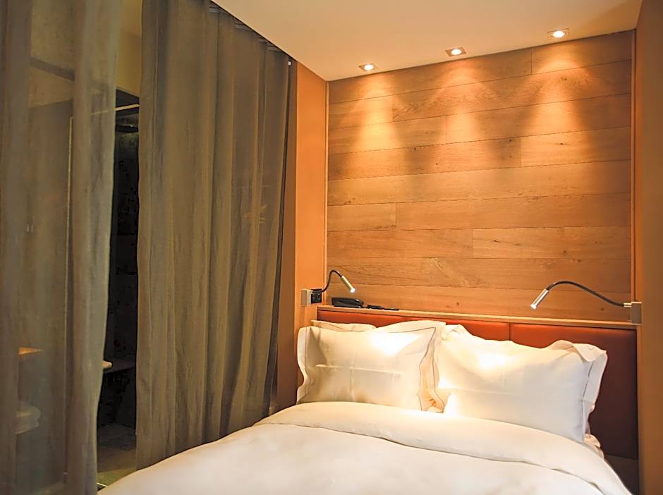 Hidden Hotel By Elegancia