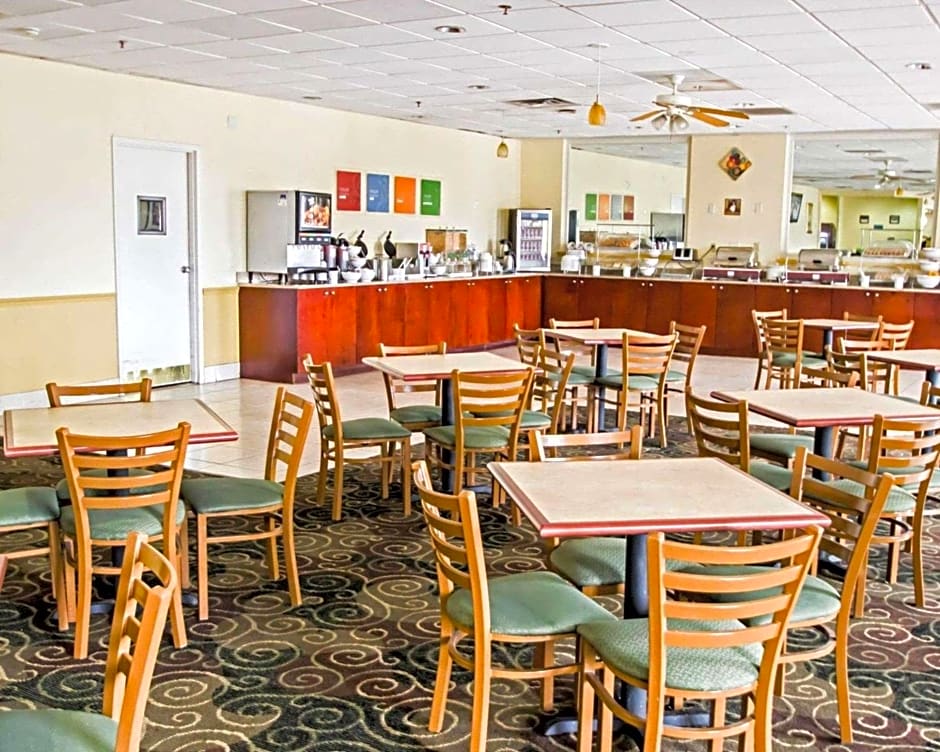Quality Inn & Suites Winter Park Village Area