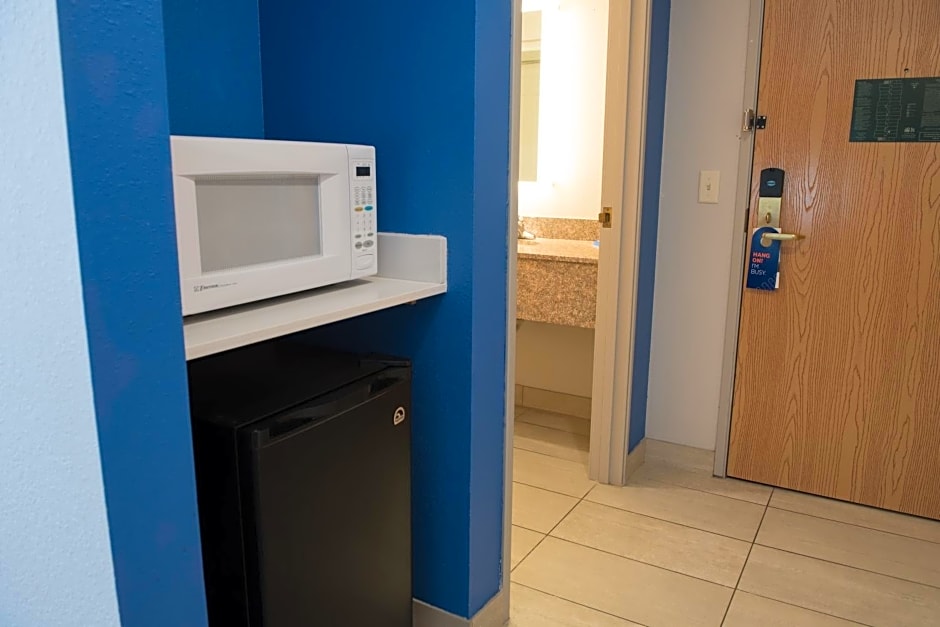 Holiday Inn Express Hotel & Suites Elkhart-South By IHG