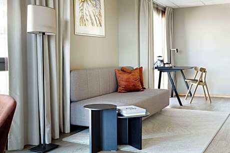 Standard Suite, 1 Queen Bed, Non Smoking (1 Queen Bed)