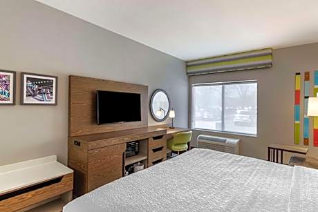 King Room with Accessible Tub - Mobility and Hearing Access/Non-Smoking