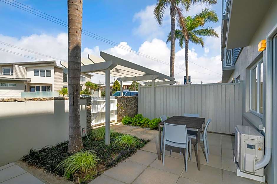 Crow's Nest Apartments