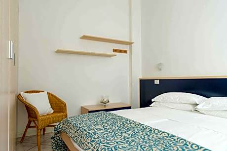 Studio (2 Adults)