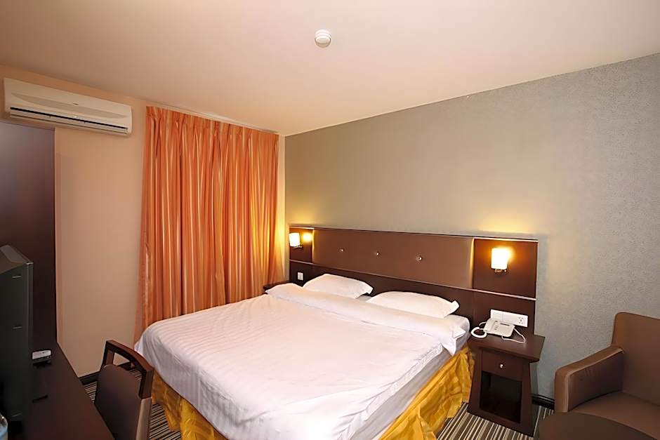 1 City Hotel