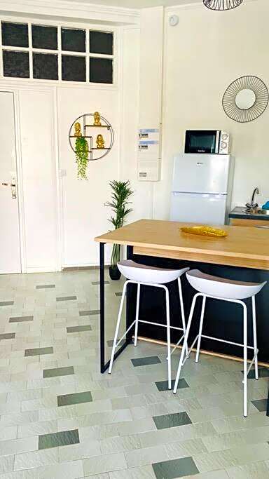 Urban Zen Appart Spacieux studio atypique avec bain a remous proche de tout