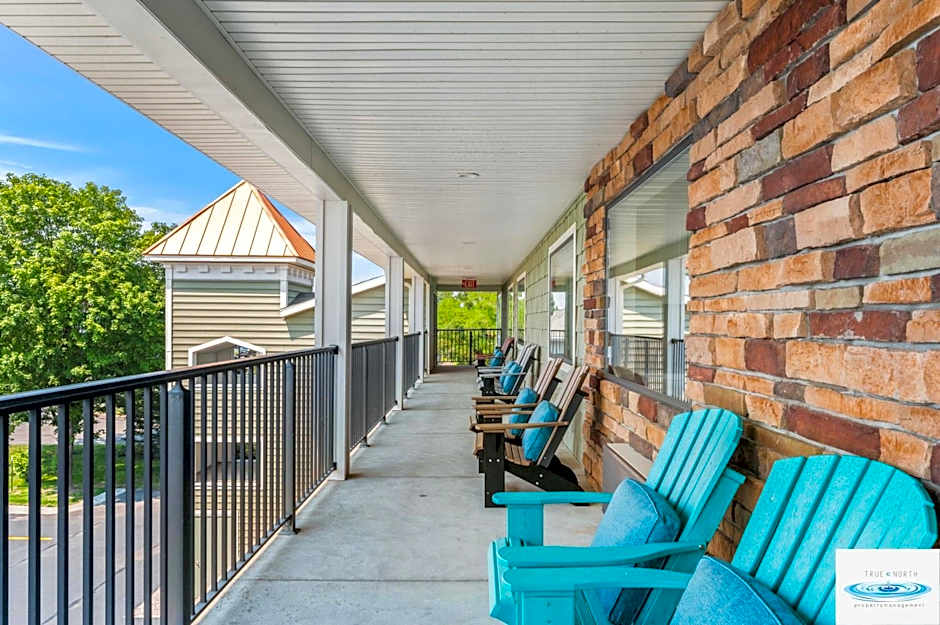 Gold Coast Inn ⁀➷ Breathtaking Sunsets ➠ Standard Lake View Room ➠ 106