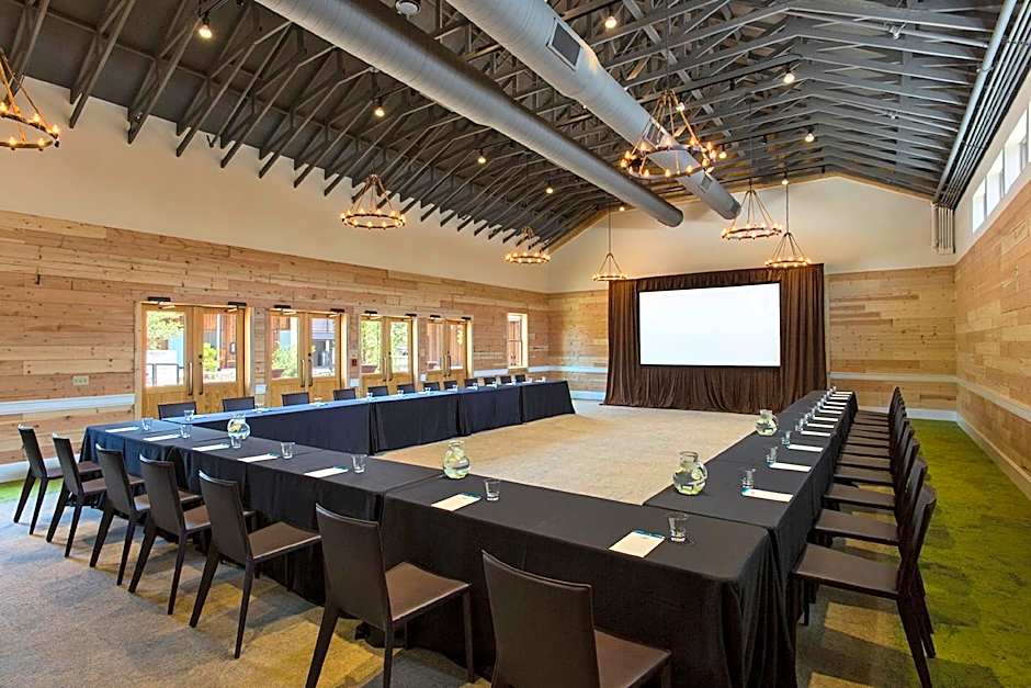 Lone Star Court, by Valencia Hotel Group