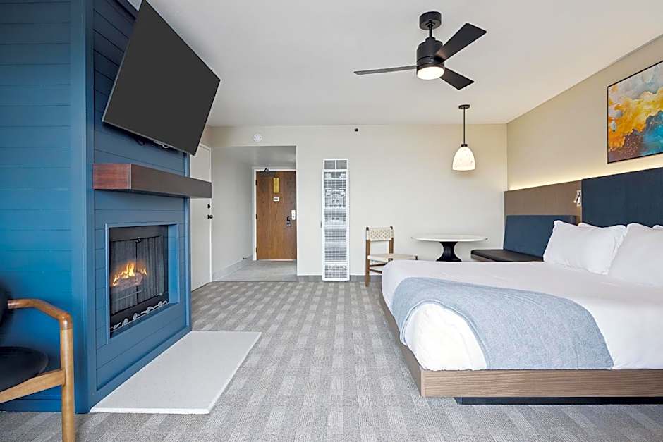 456 Embarcadero Inn & Suites