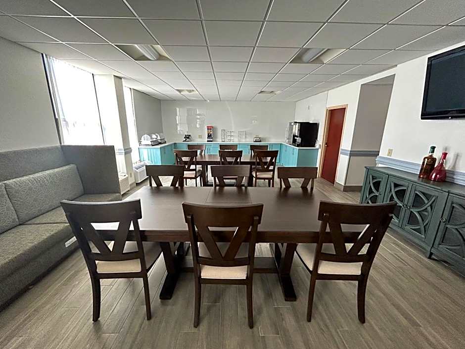 Clarion Inn & Suites Grand Rapids Airport