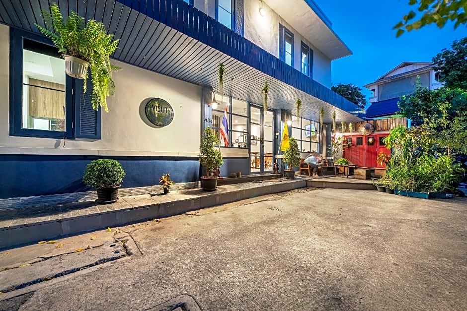 Visut House Hostel