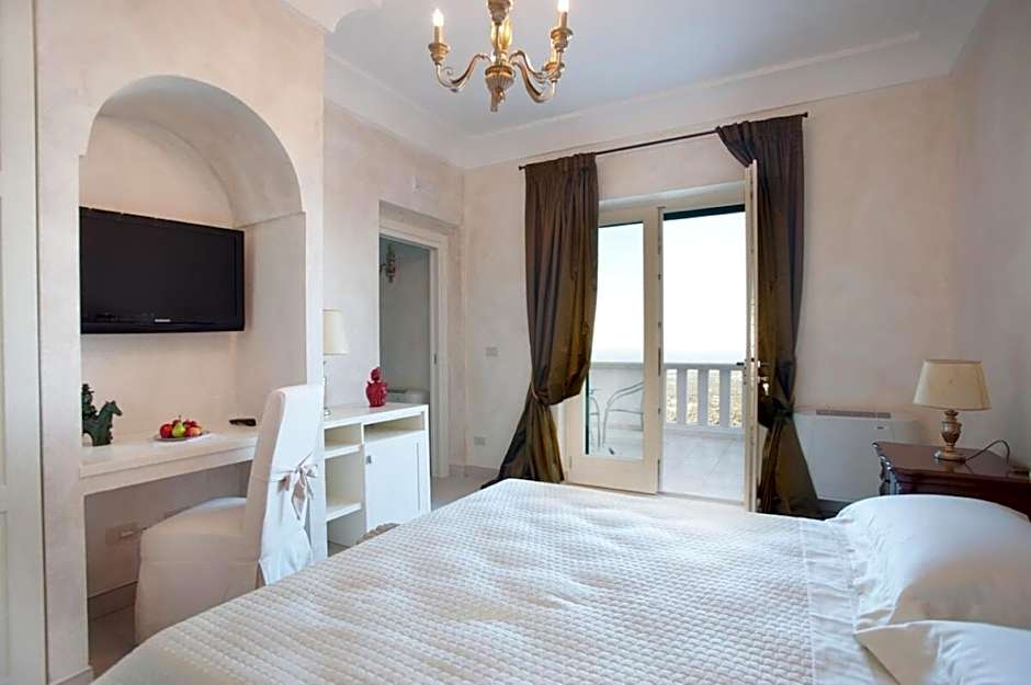 Photo 1 of 5 of Suite, Sea View