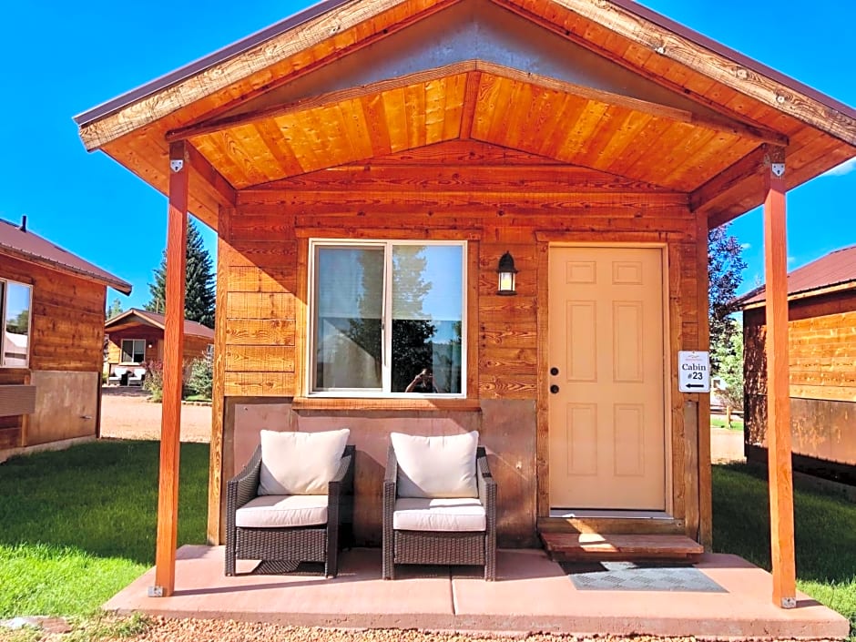 Mountain Ridge Cabins & Lodging Between Bryce and Zion National Park