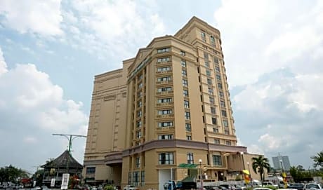 Imperial Riverbank Hotel