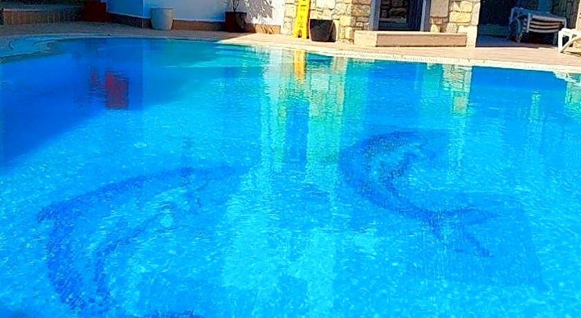 WB WEEKEND HOTEL AND SUITES