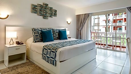 Family Suite (3 Adults + 1 Child)