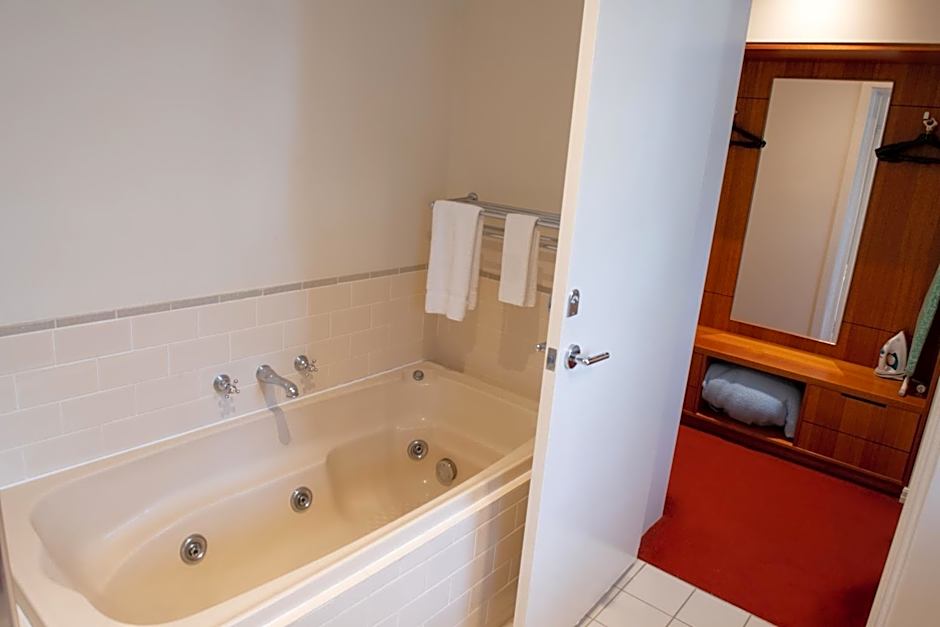 Linaker Art Deco Motel