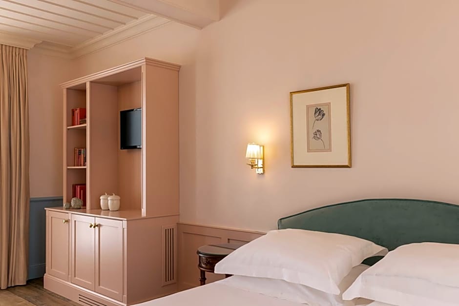 Dorion Hotel