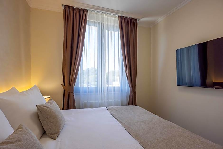 Nobel West Hotel