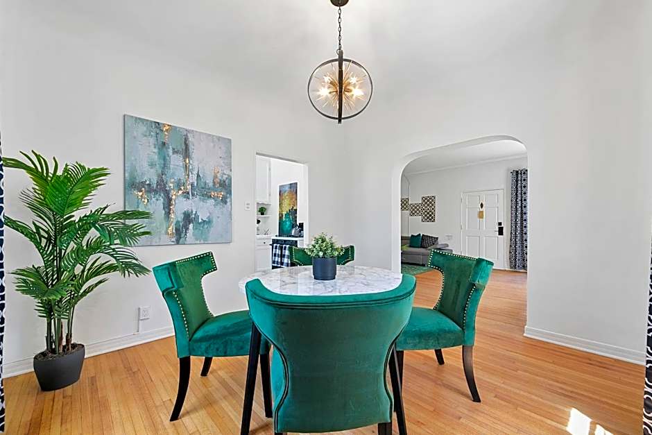 Cozy Retreat near Beverly Hills Parking, Laundry, Parking