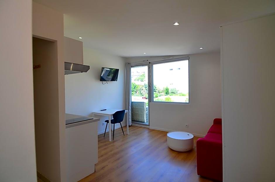 STUDIO CASSIN - next to tramway line 2 near airport
