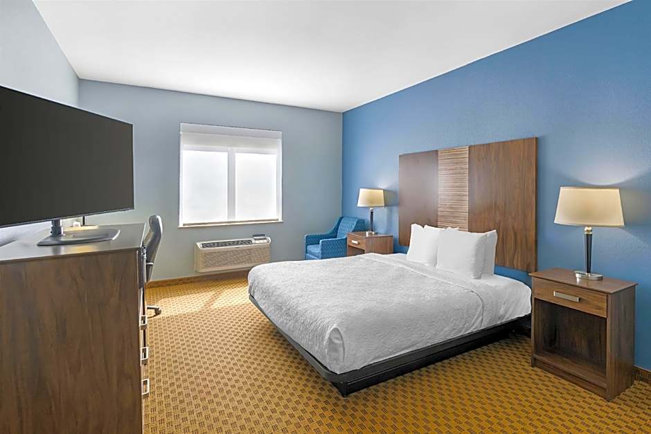 Photo 1 of 4 of 1 King Bed, Accessible, Bathtub
