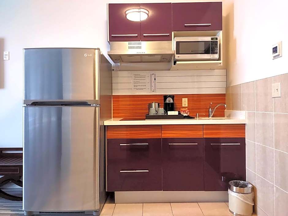 Days Inn & Suites by Wyndham Fort Saskatchewan