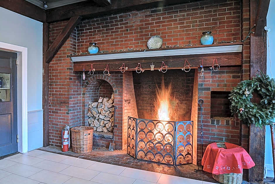 Colonial Motel and Spa