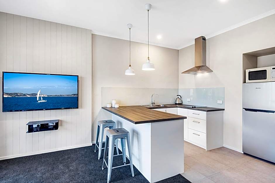 Moonlight Bay Apartments