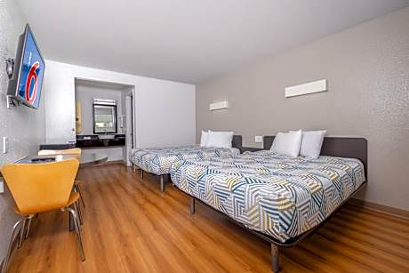 Deluxe Queen Room with Two Queen Beds