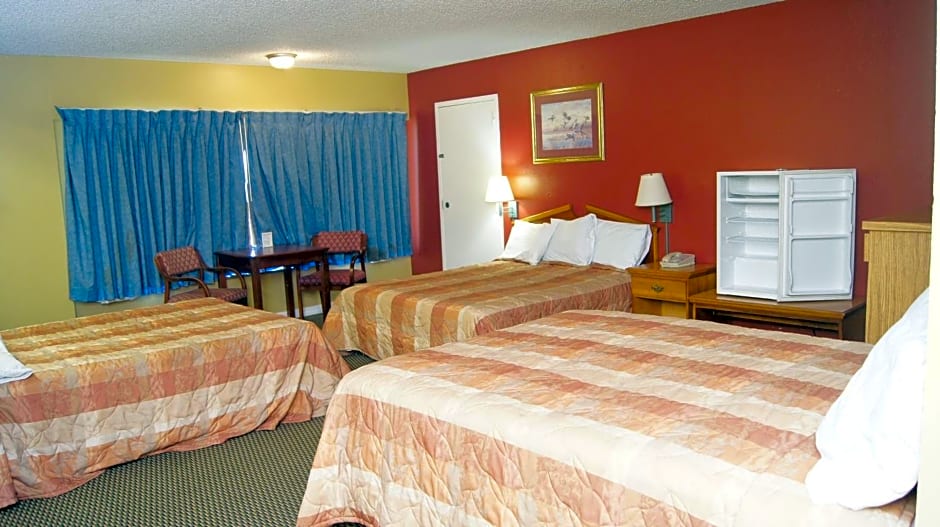 Holiday Lodge & Suites