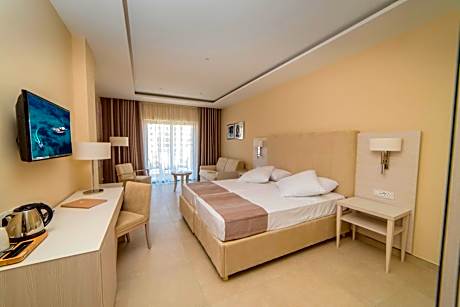 Deluxe Suite with Garden View