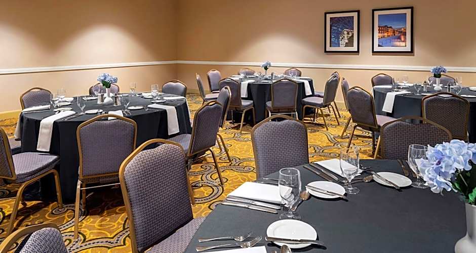 Hilton Indianapolis Hotel & Suites