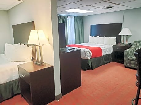 Familly Suite with Two Queen Beds and Kitchennette