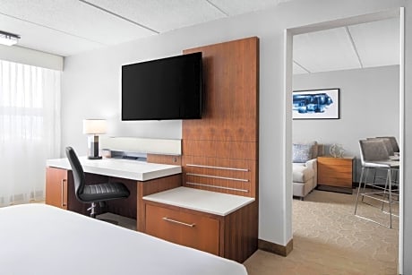 1 Bedroom Suite, 1 King, Sofa bed