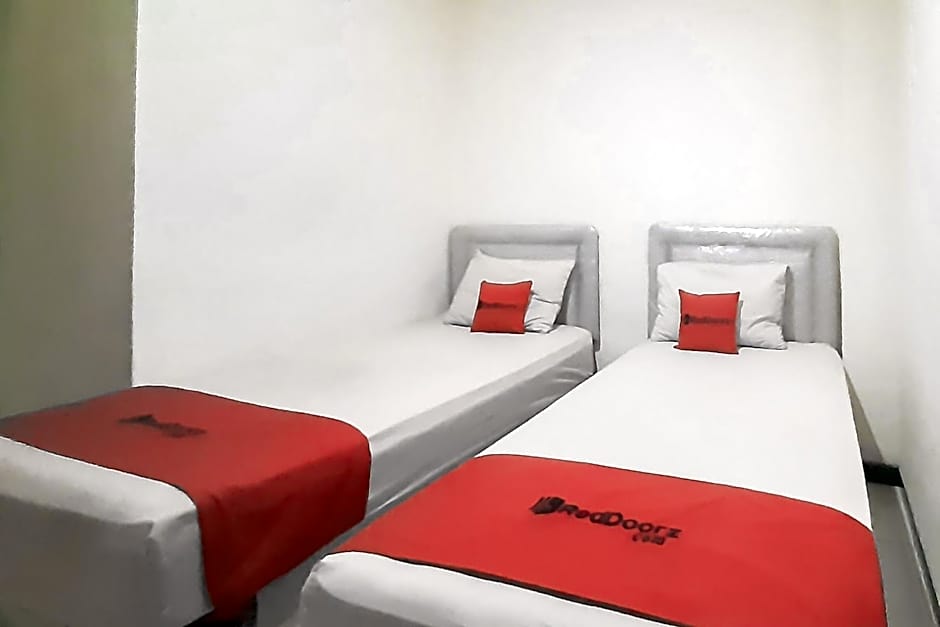 RedDoorz Syariah Near Transmart Mall Palembang