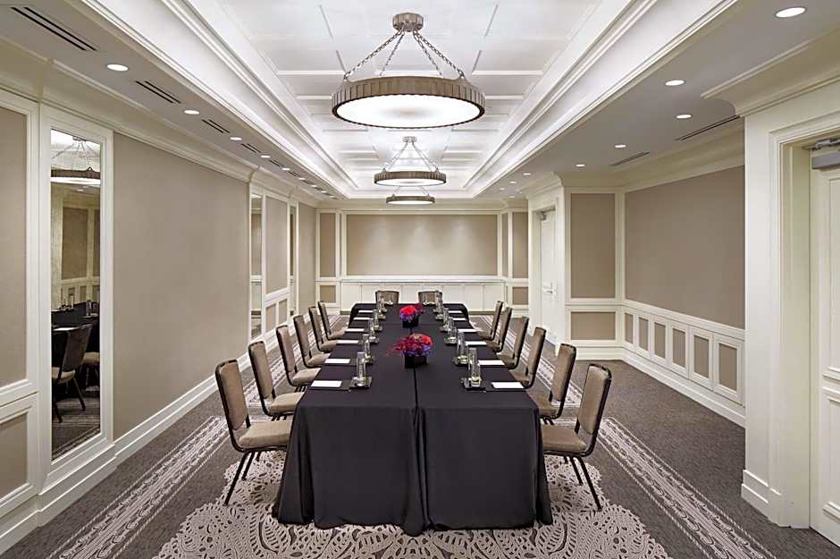 Waldorf Astoria By Hilton Chicago