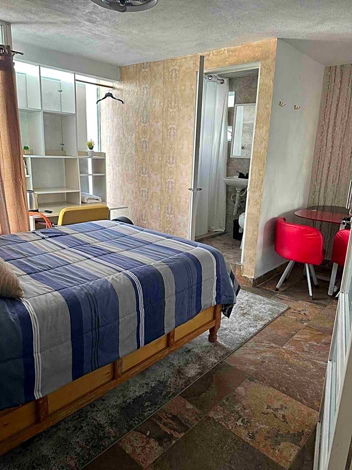 Casa Vázquez , "Como en casa" , hospédate con nosotros y recibirás una atención personalizada, servicio y confort nos distingue.