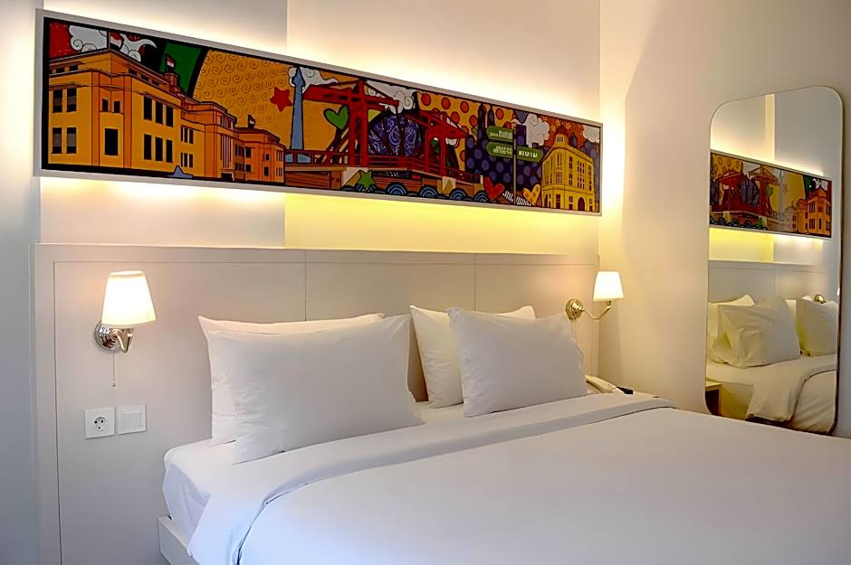 Maxonehotels At Glodok