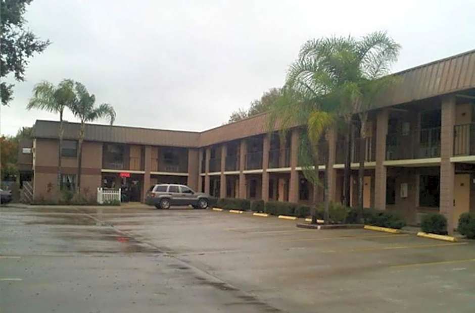 East Lake Inn