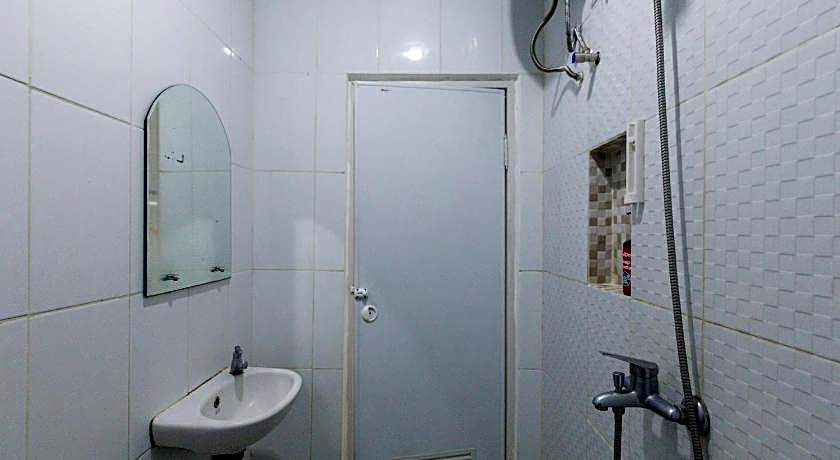 RedDoorz Plus Syariah near Mall Pondok Indah