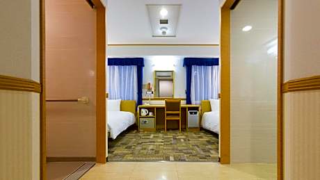 Accessible Twin Room - Non-Smoking
