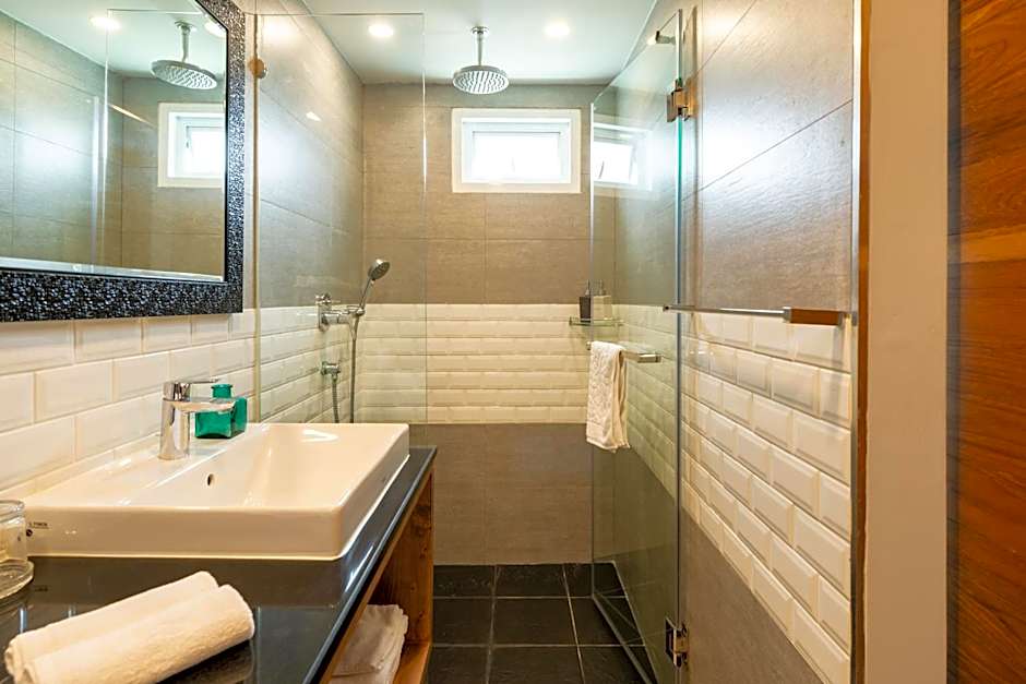 Maneeya Park Residence