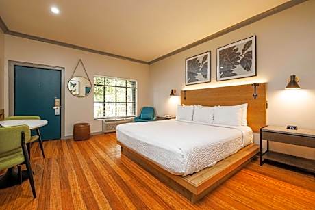 King Room with Garden View - Non-Smoking