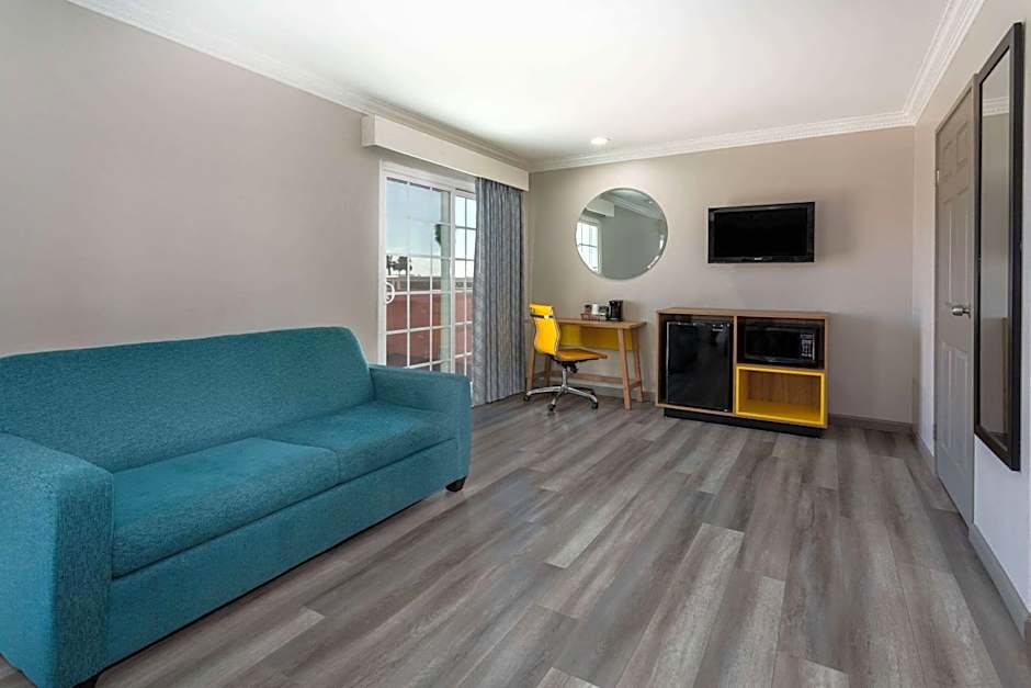 Days Inn by Wyndham Santa Monica